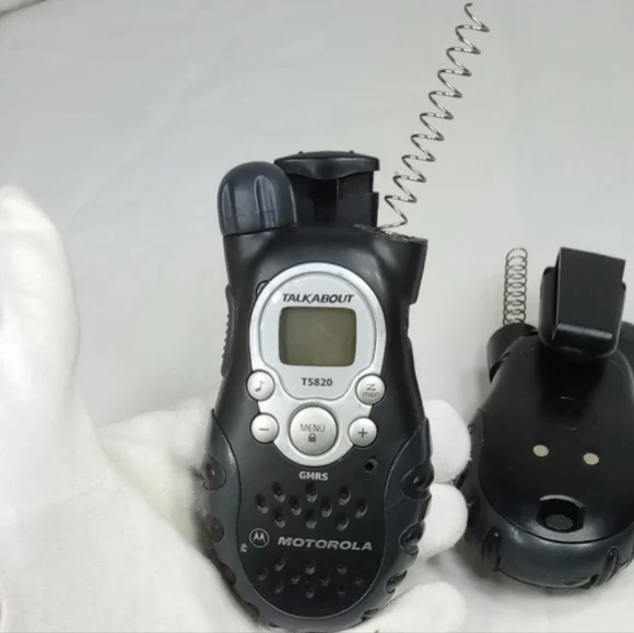 Motorola T5820 Two-Way Radios in Black and Gray - Picture 7 of 15